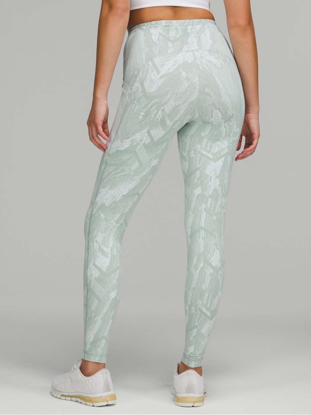 Lululemon Swift Speed High-Rise Tight 28
| Reverberate Chevron Silver Blue White